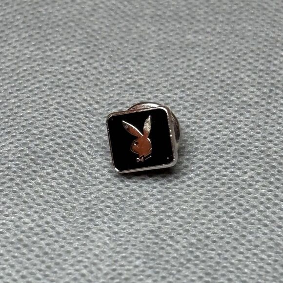 Vintage Playboy Pin Club Member Lapel Pin Tie Tack Silver-Tone Iconic Bunny Logo - Picture 1 of 7